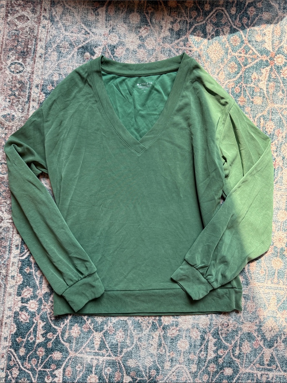 Athleta Seasoft V-Neck Long-Sleeve Tee in Green, Size Medium